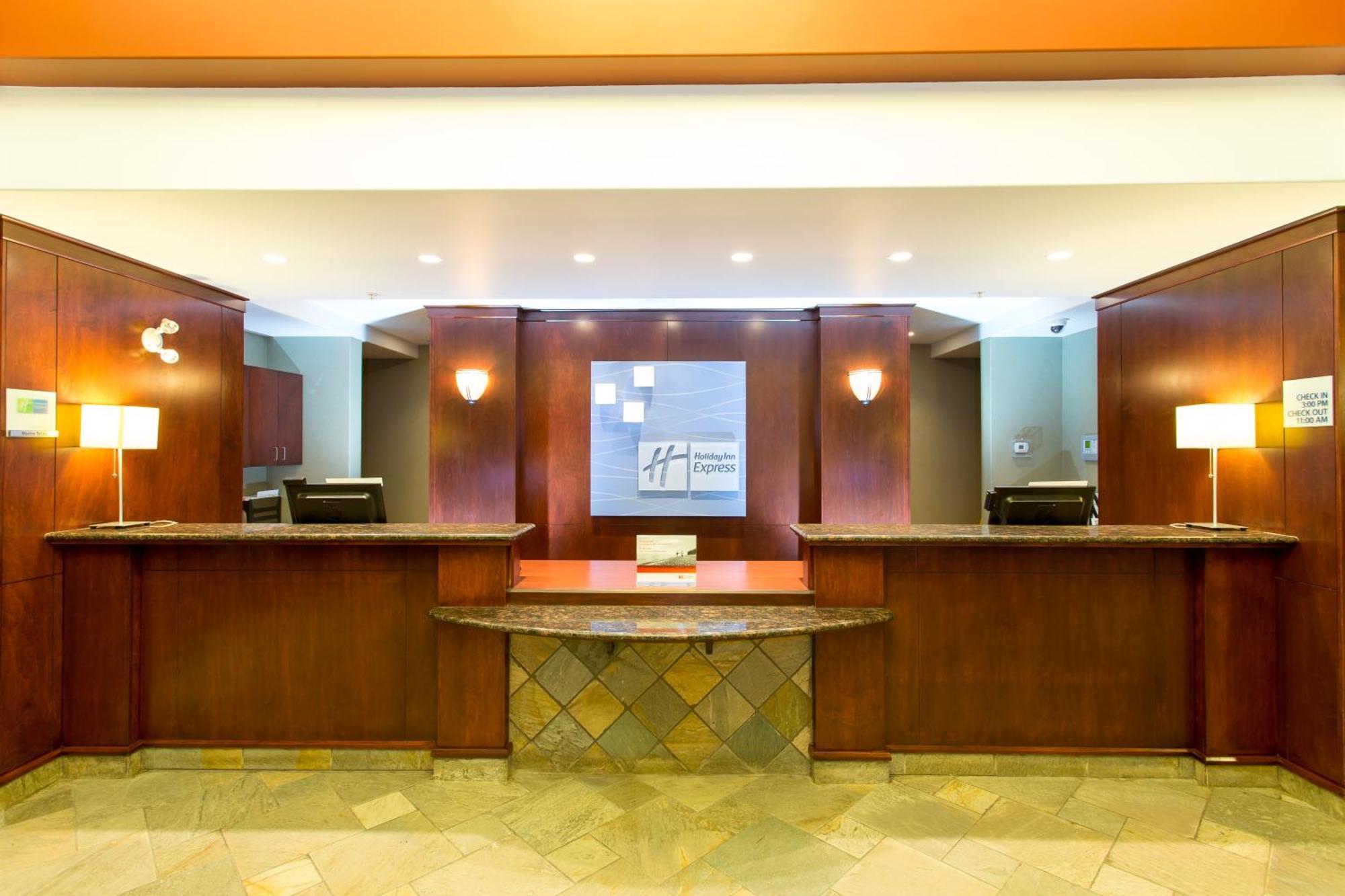 Holiday Inn Express & Suites Drayton Valley By Ihg Exterior foto