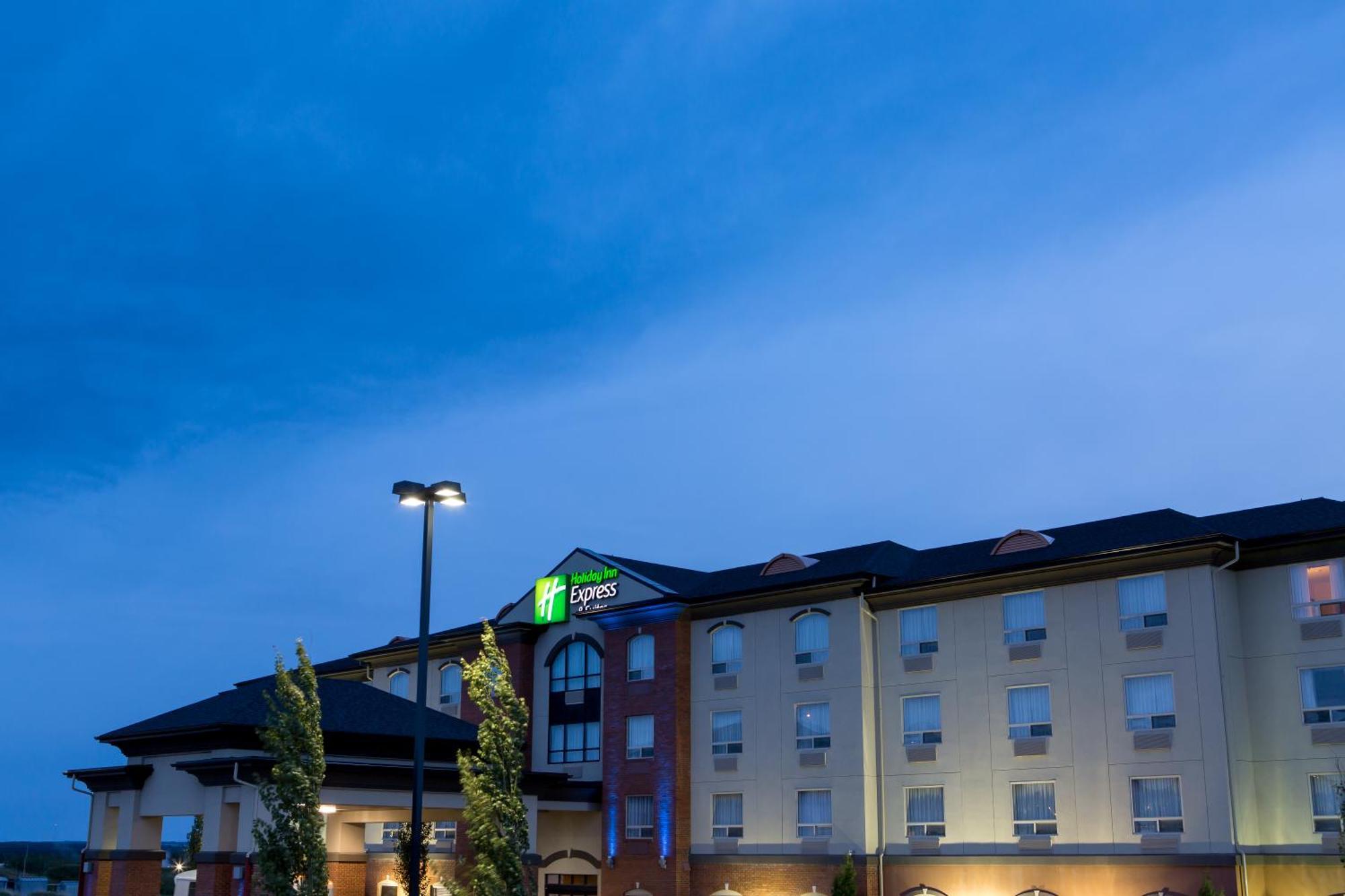 Holiday Inn Express & Suites Drayton Valley By Ihg Exterior foto