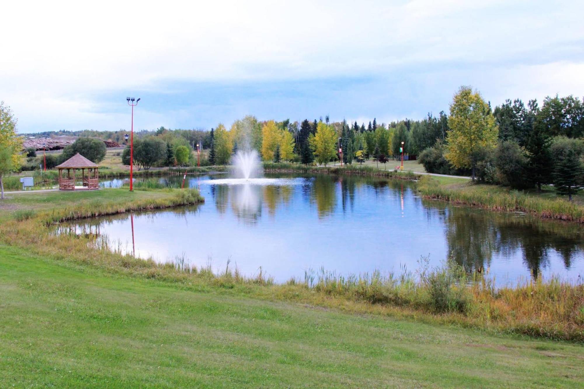 Holiday Inn Express & Suites Drayton Valley By Ihg Exterior foto